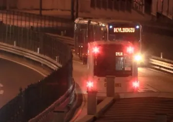 İstanbul'da feci olay! Başka metrobüsün çarptığı metrobüs sürücüsü hayatını kaybetti | Korkunç kaza kamerada