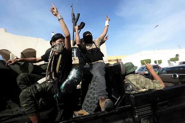 Darbeci Hafter koronavirüs salgınını (Covid-19) Libya halkına diz çöktürmek için kullanıyor! - 1