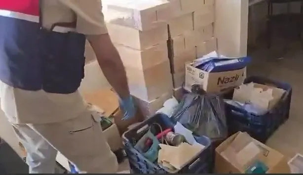 Kuriş'in mali ağına yeni darbe! İhbarla gidilen evden klasörler dolusu belge çıktı | Bağış listeleri ve banka kayıtları bulundu - 5