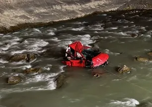 Hakkari'de korkunç kaza! Otomobil 250 metreden Zap Suyu'na düştü