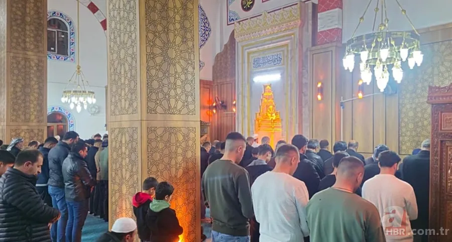 Regaip Kandili'nde vatandaşlardan yoğun ilgi! Camiler doldu taştı: Eller semaya açıldı 15