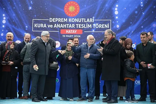Depremzedeler yeni konutlarına kavuştu! Bakan Özhaseki: 30 bin 723 afet konutunu daha hak sahiplerine teslim ettik