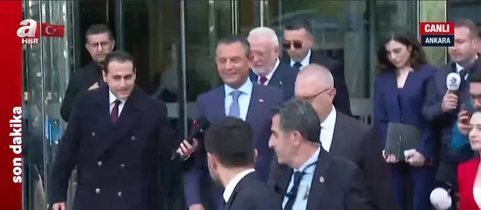 Başkan Erdoğan ile Özgür Özel arasında 1.5 saatlik anayasa zirvesi! Partilerden ilk açıklama: Görüşme olumlu havada geçti! Başkan Erdoğan’dan iade-i ziyaret | Özel kulis bilgileri A Haber’de!
