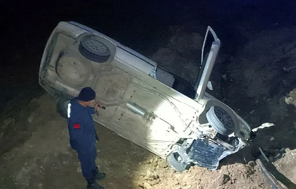 sivasta-devrilen-otomobilin-surucusu-agir-yaralandi-1675630229034.jpg Sivas'ta devrilen otomobilin sürücüsü ağır yaralandı - 3
