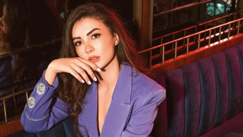 Afili Aşk'ın Ayşe'si Burcu Özberk estetiksiz haliyle şoke etti!