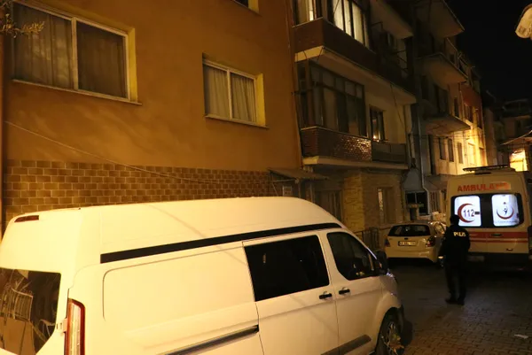 1615518216185.jpg İzmir'de vahşet! Çekyat içinde cesedi bulundu - 1