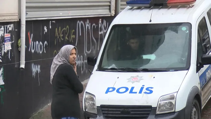 Son dakika: Esenyurt’ta 5 katlı apartmanda yangın - 2