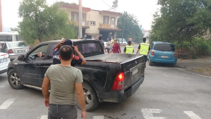 Antalya'da alevlerin sardığı mahalleye jandarmadan anons: Lütfen mahalleyi terk edin - 4
