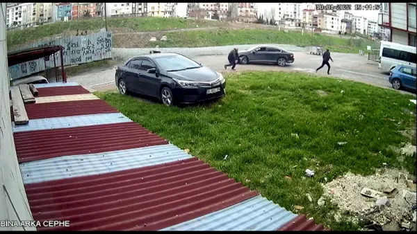 esenyurtta-silahli-dehset-plakasinda-mutluyuz-yazan-sahis-kabusu-yasatti-1641967647828.jpg Esenyurt'ta silahlı dehşet! Plakasında "mutluyuz" yazan şahıs kabusu yaşattı - 2