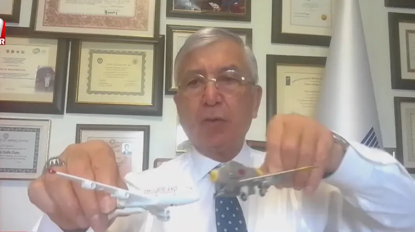📌Uçak ile helikopter nasıl çarpıştı? A Haber canlı yayınında göstererek anlattı: Kabahat pilotta