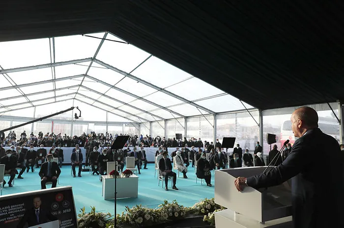 Son dakika: Başkan Erdoğan’dan Elazığ’daki deprem konutları teslim töreninde flaş mesajlar: Geri kalanları da 6 ay içinde bitireceğiz