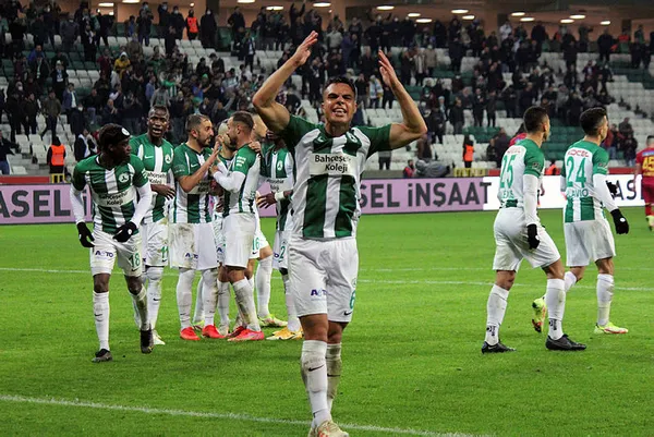 giresunspor-yeni-malatyasporu-tek-golle-devirdi-1637421461023.jpg Giresunspor Yeni Malatyaspor'u tek golle devirdi - 2