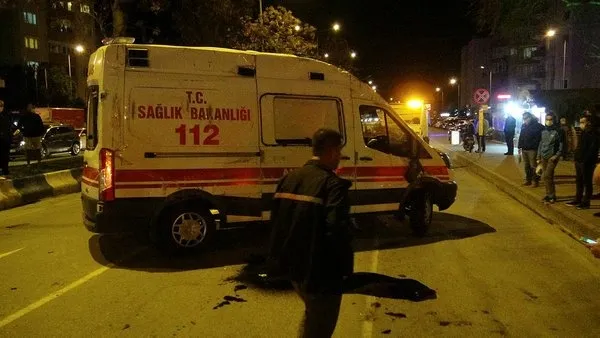 1610135063752.jpg Ambulans ile taksi çarpıştı! Devrilip 100 metre sürüklendi - 1
