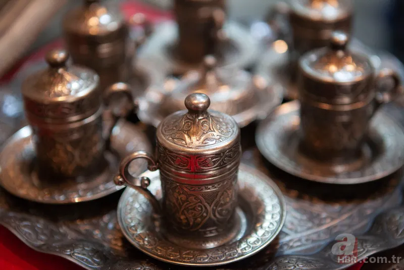 Dostlukları pekiştiren, araya 40 yıl hatır sokan Türk kahvesinin faydaları kadar zararları da var! Kimine şifa kimine zarar… 20