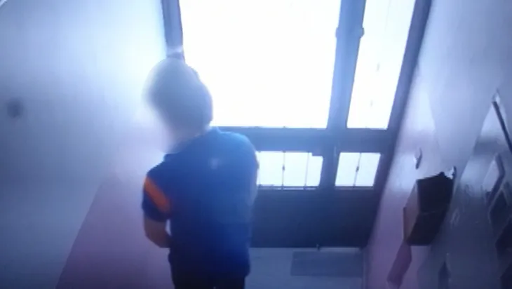 1590143204359.jpg Beyoğlu'nda dehşete düşüren hareket! Siparişini teslim eden kargocu... - 2