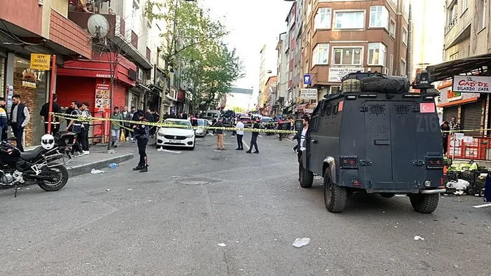 kagithanede-silahli-saldiri-olu-ve-yaralilar-var-1713033175253.jpeg Kağıthane'de silahlı saldırı! Ölü ve yaralılar var | Valilik duyurdu: Soruşturma başlatıldı - 3