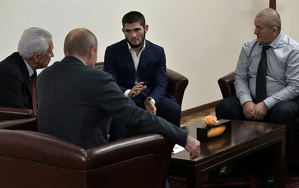Putin, Müslüman dövüşçü Nurmagomedov ile bir araya geldi! "Filminin çekilmesi lazım" - 2