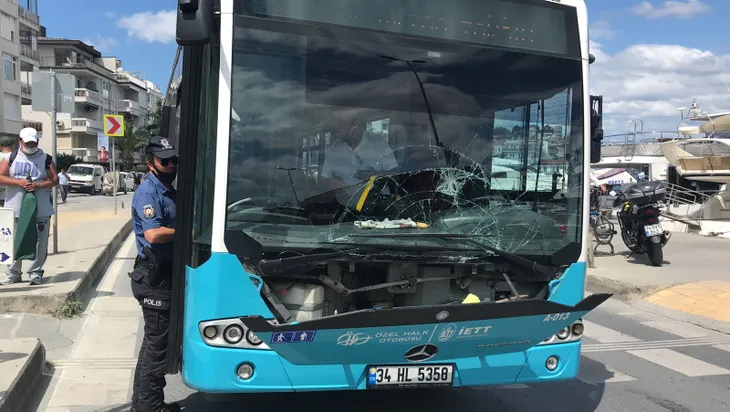 yaya-gecidinde-halk-otobusu-carpti-sofor-telefonla-konusuyormus-1594738493127.jpg Yaya geçidinde halk otobüsü çarptı: Şoför telefonla konuşuyormuş - 2