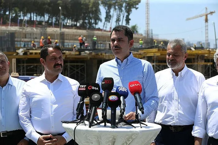 bakan-kurum-deprem-konutlari-icin-tarih-verdi-evine-girmeyen-depremzede-kalmayacak-1720368160923.jpeg Bakan Kurum deprem konutları için tarih verdi! Evine girmeyen depremzede kalmayacak - 4