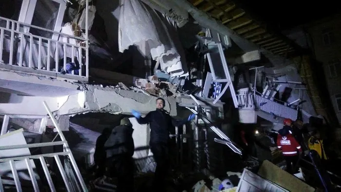 Son dakika: Elazığ’da 6.8 büyüklüğünde deprem