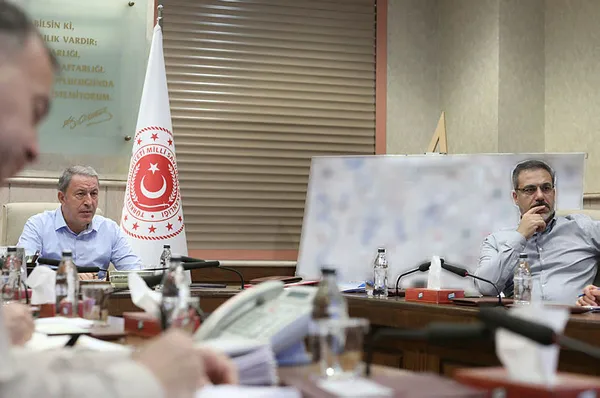 Bakan Hulusi Akar ve Hakan Fidan'dan Barış Pınarı Harekatı için kritik toplantı - 2