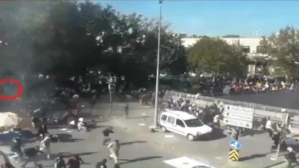 Ankara Garı önündeki terör saldırısının yeni görüntüleri ortaya çıktı | Video izle