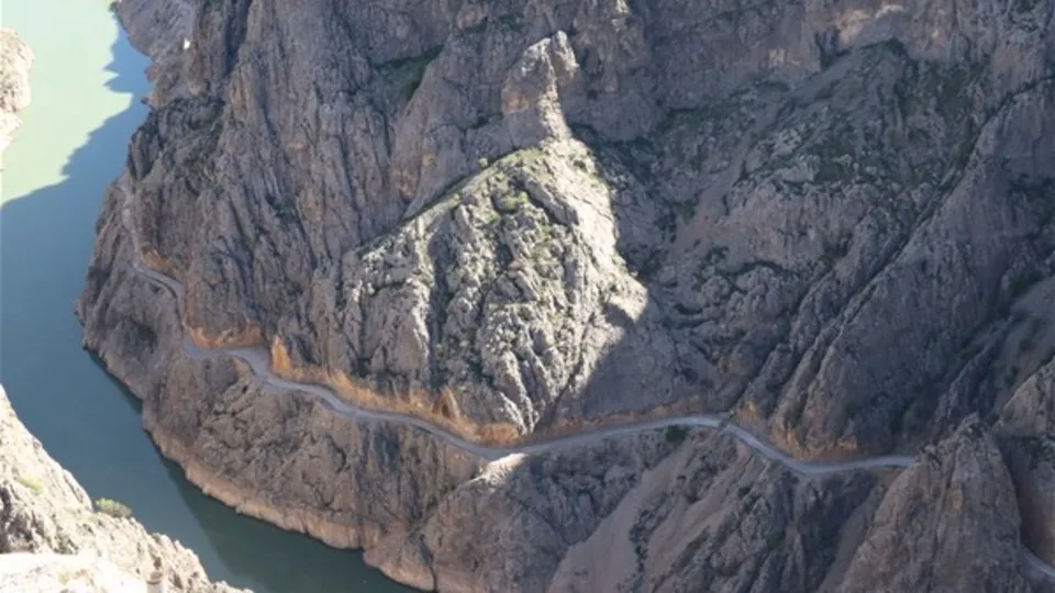 Dünyanın en tehlikeli yolu Türkiye'de! Yapımı 132 yıl sürdü