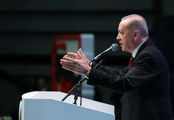 baskan-erdogandan-mehmet-akif-ersoyu-anma-gunleri-programinda-onemli-aciklamalar-1703533304293.jpg Başkan Erdoğan'dan CHP ve DEM'e ders niteliğinde ayar: Teröristle aynı dili konuşan terörist muamelesi görür - 5