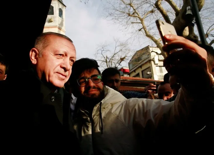 Başkan Erdoğan, tarihi Çınaraltı Çay Bahçesi'nde vatandaşlarla sohbet etti