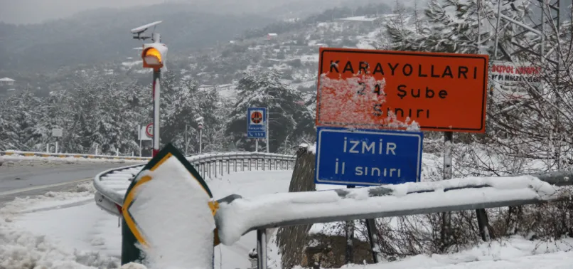 İzmir'e nisan karı! Kar kalınlığı 15 santimetreye ulaştı