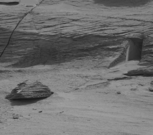 Mars’taki gizemli kapı dünyanın gündemine oturmuştu! Bilim insanları sır perdesini kaldırdı