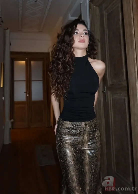 Benzerlikleri olay oldu! Bir Gece Masalı'nın Canfeza'sı Su Burcu Yazgı Coşkun'un annesine bakın 4