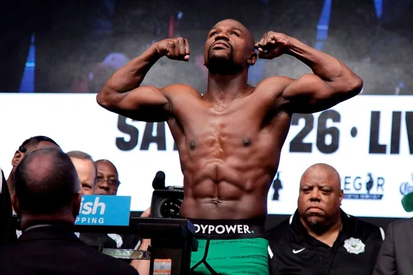 Floyd Mayweather ile Logan Paul gösteri maçına çıkacak - 1
