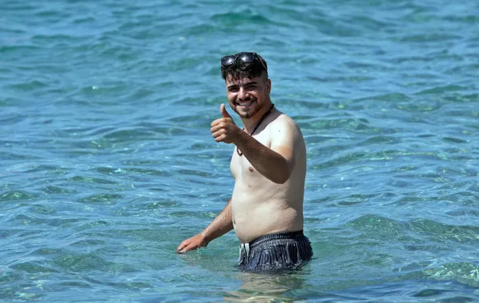 Antalya'da sahillerdeki yoğunluk iki katına çıktı - 1