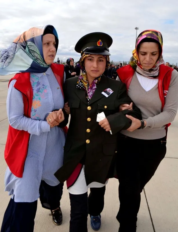 Türkiye şehitlerini uğurluyor! Yürekleri yakan görüntüler