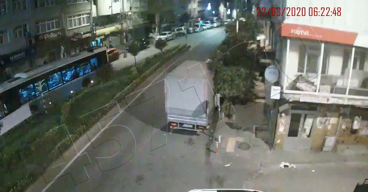 İBB Sözcüsü Murat Ongun'un yeni yalanı deşifre oldu! Otobüste en az 20 kişi var... |Video