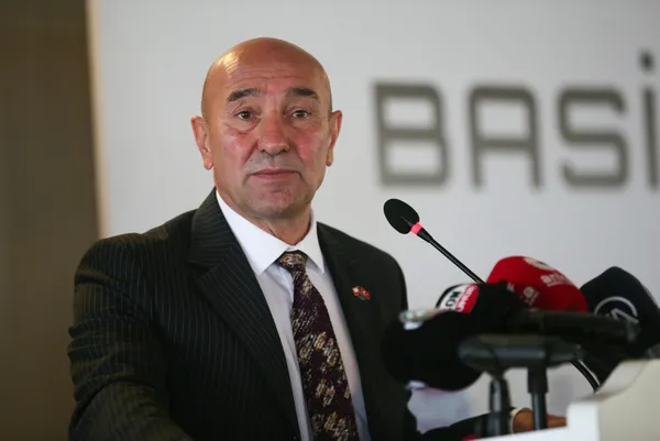 yunan-dostu-tunc-soyere-iki-ulke-arasindaki-gerilim-soruldu-ulkemin-yanindayim-diyemedi-1662846284059.jpg Yunan dostu Tunç Soyer'e iki ülke arasındaki gerilim soruldu: 'Ülkemin yanındayım' diyemedi! - 1