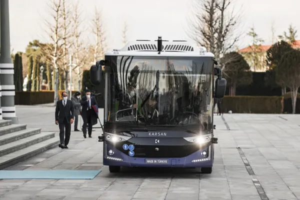 Başkan Erdoğan'ın test ettiği Türkiye'nin elektrikli otobüsü için müjde - 1
