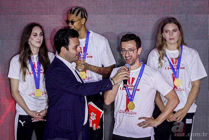 Filenin Sultanları Avrupa zaferini doyasıya kutladı! Melissa Vargas "Malatya bulunmaz eşin" türküsüyle coştu! İşte o anlar... 11