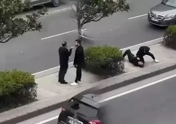 Babasını tek yumrukla bayılttı