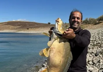 Elazığ’da 21 kiloluk dev sazan avlandı