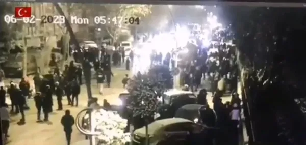 muhalefetin-deprem-bolgesinde-asker-yok-yalani-da-patladi-89-dakika-sonra-kisladan-ciktilar-1677192224018.jpg Muhalefetin 'Deprem bölgesinde asker yok' yalanı da patladı! 89 dakika sonra kışladan çıktılar - 4