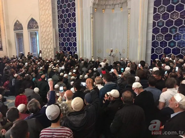 Büyük Çamlıca Camii'nde tarihi kalabalık!