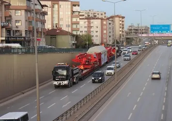 395 tonluk 'dev trafo' karayoluyla taşındı