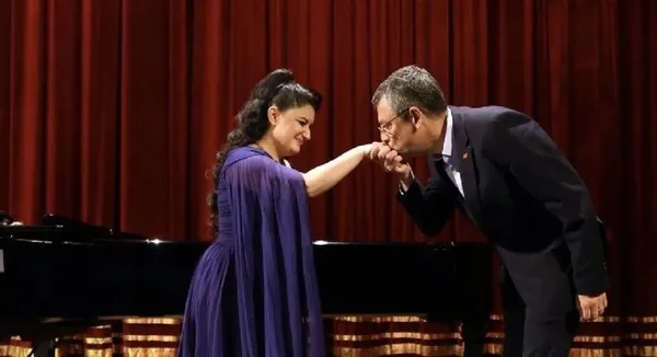 1703412671975.jpg CHP'nin ortağı DEM Parti'nin kongresinde bebek katili Öcalan sloganları! Öldürülen teröristlerin için "sesleri olacağız" dediler... - 3