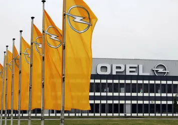 Peugeot'un Opel'i satın almasına AB'den onay