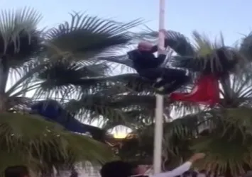 Alanya'da Türk bayrağına alçak saldırı