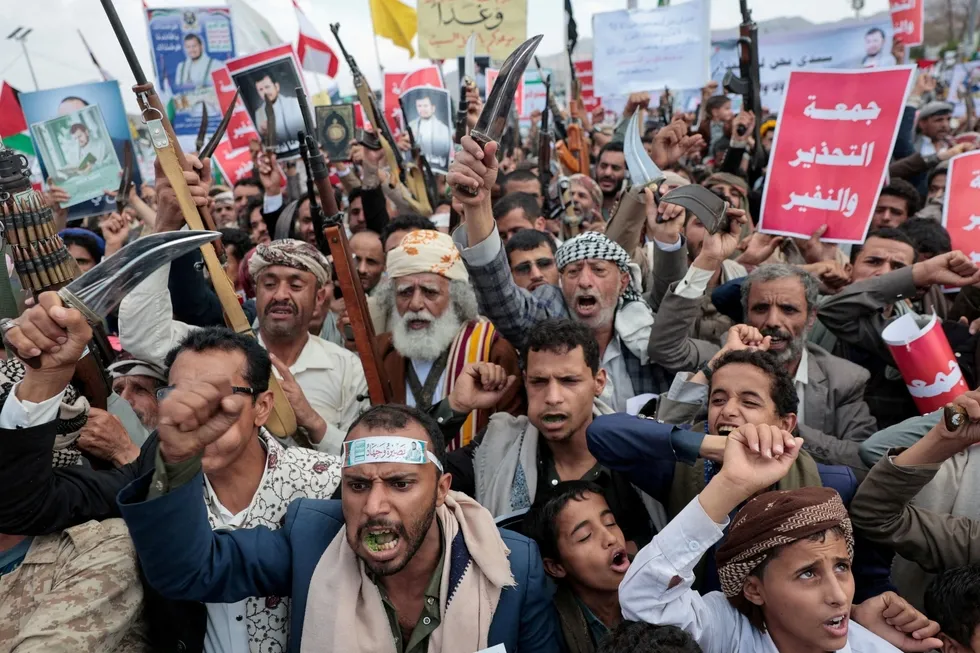 CANLI İran geriliminde kritik gelişmeler! Reuters: Husiler Suudi Arabistan'ı Irak'tan vurdu, Süveyş'teki İHA saldırısı enerji piyasalarını alarma geçirdi - 2