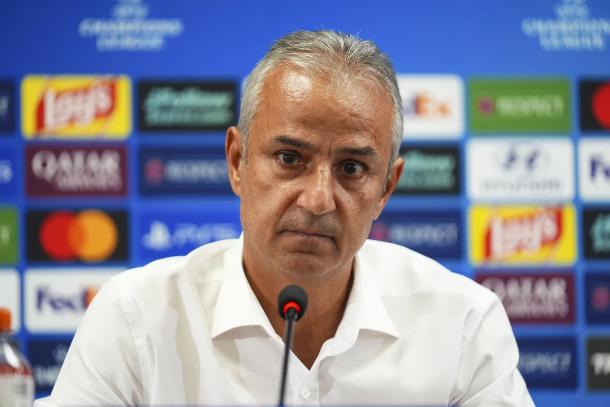 1792522837008.jpg Fenerbahçe'de İsmail Kartal'dan istifa seslerine olay yanıt: "Taraftarımızla barışırız" - 6