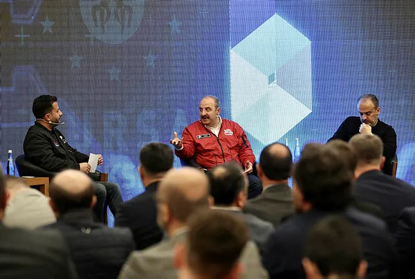 Bakan Varank’tan 7’liye tepki: Lafa gelince milletten yana oluyorlar